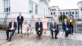 Universitetsstyret 1.8.2020-31.7.2021. Bak fra venstre: Jørgen Melve, Kjersti Fløttum, Marianne Møgster, Petter Erling Bjørstad, Runa Falck. Foran fra venstre: Bjørn K. Haugland, Cora Gabrielle Møller Jensen, Dag Rune Olsen, Gard Aasmund S. Johanson, Bjørn Østbø. Hanne Foss Hansen var ikke til stede da bilde ble tatt. Universitetsstyret 1.8.2020-31.7.2021. Bak fra venstre: Jørgen Melve, Kjersti Fløttum, Marianne Møgster, Petter Erling Bjørstad, Runa Falck. Foran fra venstre: Bjørn K. Haugland, Cora Gabrielle Møller Jensen, Dag Rune Olsen, Gard Aasmund S. Johanson, Bjørn Østbø. Hanne Foss Hansen var ikke til stede da bilde ble tatt.