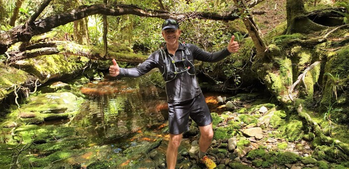Løping er viktig for Rastad. Her fra en løpetur i jungelen i New Zealand, på en gammel gjengrodd gullgraversti. 6 timer uten mobildekning i krevende fjell og jungel, store deler uten sti, og med lite merking. Løping er viktig for Rastad. Her fra en løpetur i jungelen i New Zealand, på en gammel gjengrodd gullgraversti. 6 timer uten mobildekning i krevende fjell og jungel, store deler uten sti, og med lite merking.