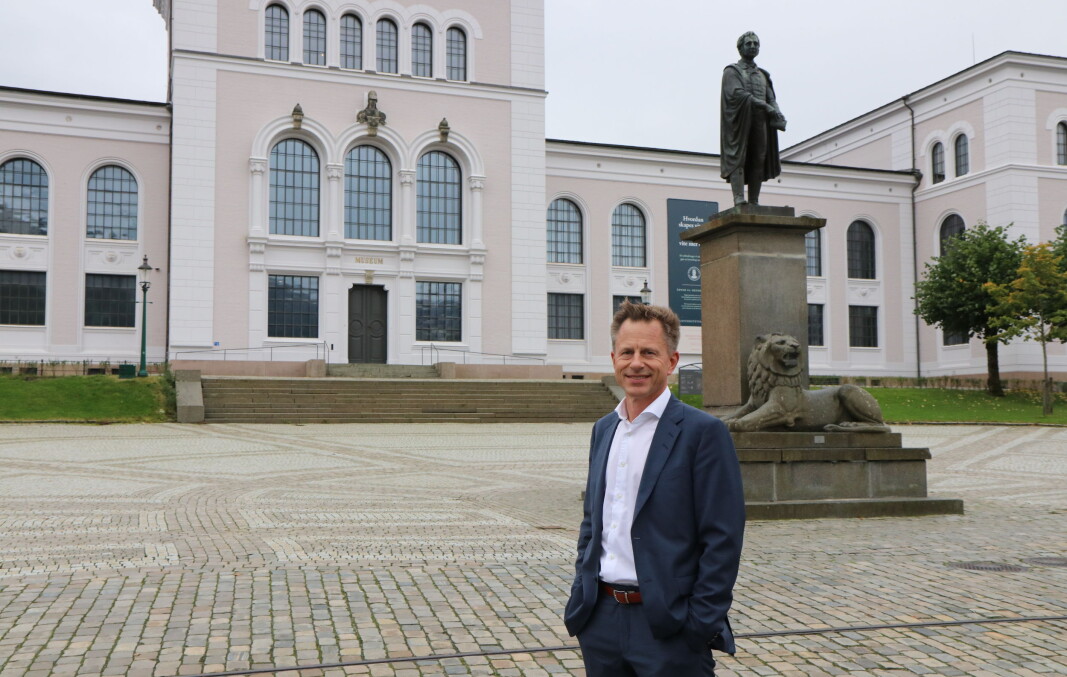 Gjennom 18 år i Bergen kommune har Robert Rastad vært sentral i samspillet mellom administrasjon og det politiske landskapet. Nå blir han øverste leder av den administrative virksomheten ved Universitetetet i Bergen. Rastad ser frem til å samarbeide med resten av den administrative ledergruppen, rektoratet, sentraladministrasjonen og fakulteter i den videre utviklingen av Universitetet i Bergen. Gjennom 18 år i Bergen kommune har Robert Rastad vært sentral i samspillet mellom administrasjon og det politiske landskapet. Nå blir han øverste leder av den administrative virksomheten ved Universitetetet i Bergen. Rastad ser frem til å samarbeide med resten av den administrative ledergruppen, rektoratet, sentraladministrasjonen og fakulteter i den videre utviklingen av Universitetet i Bergen.