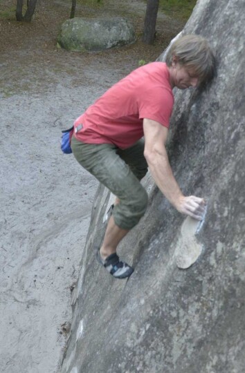 Geir Harald Samuelsen klatrer i Fountainebleau Geir Harald Samuelsen klatrer i Fountainebleau