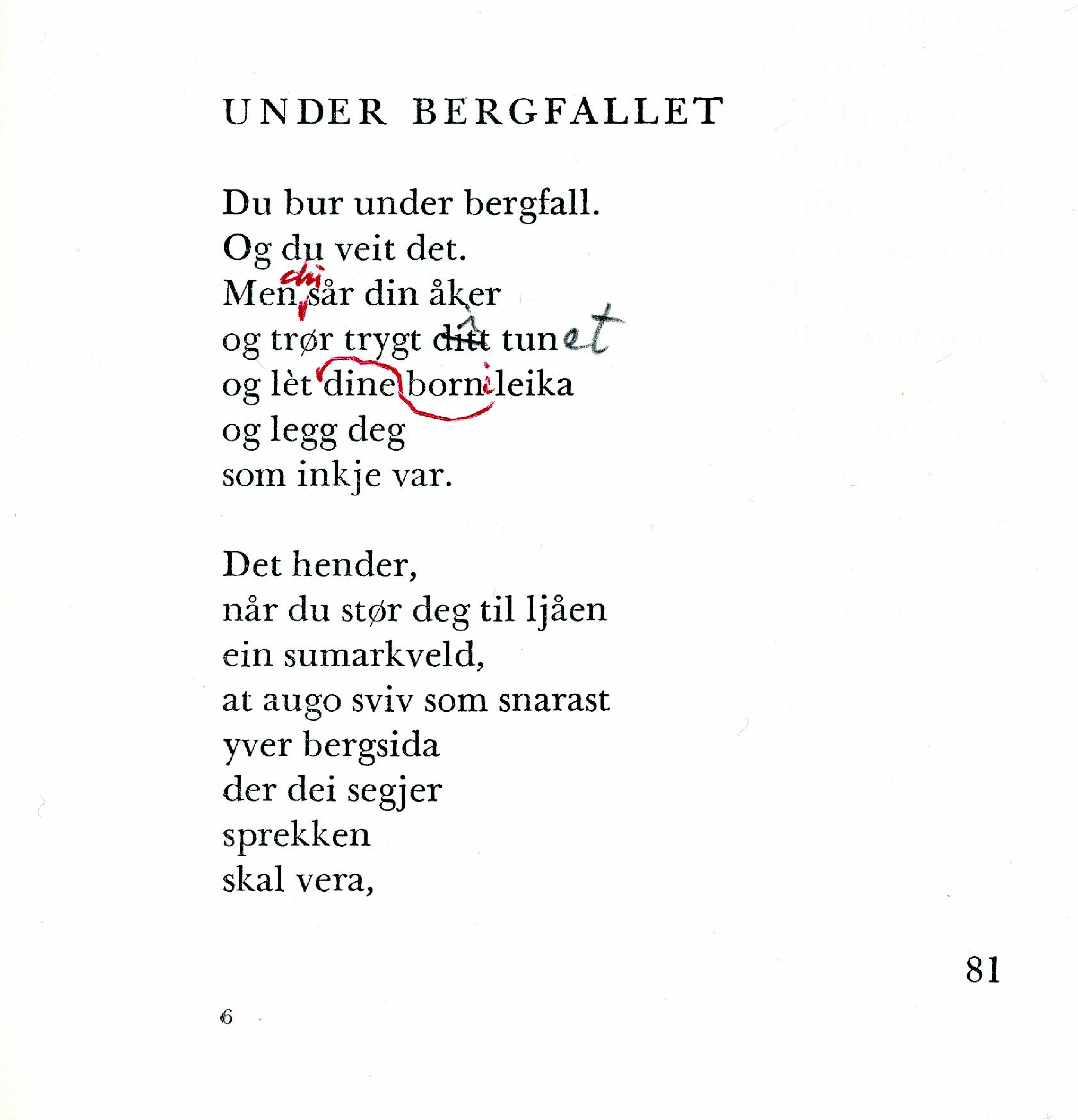 Rettingane i første del av «Under bergfallet» i Hauge si korrekturutgåve av «Dikt i samling», Noregs Boklag 1972. Manuskript- og librarsamlingen UBB.