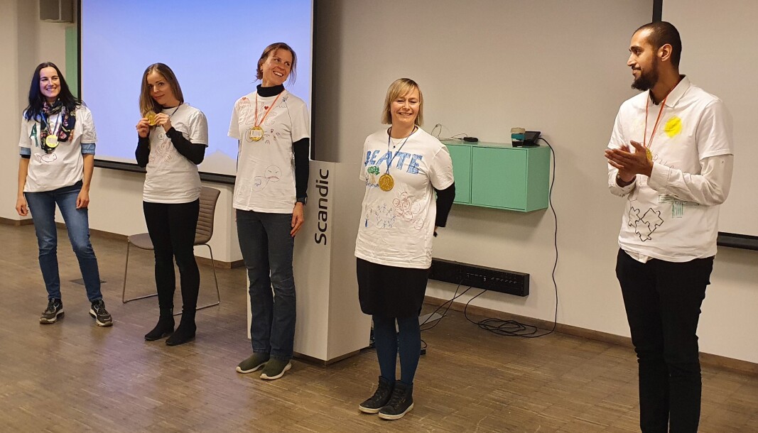 Vinnerlaget, #UiBCARE, fra venstre: Jannicke Lervik, Mette Optun, Julie Tønsaker, Beate Rensvik og Burhan Limdiawala Vinnerlaget, #UiBCARE, fra venstre: Jannicke Lervik, Mette Optun, Julie Tønsaker, Beate Rensvik og Burhan Limdiawala