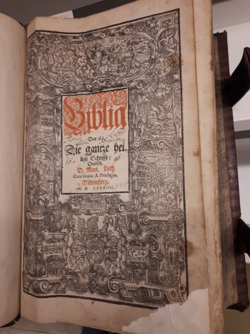 Biblioteket eldste tyske bibel, tykket i 1584. Biblioteket eldste tyske bibel, tykket i 1584.