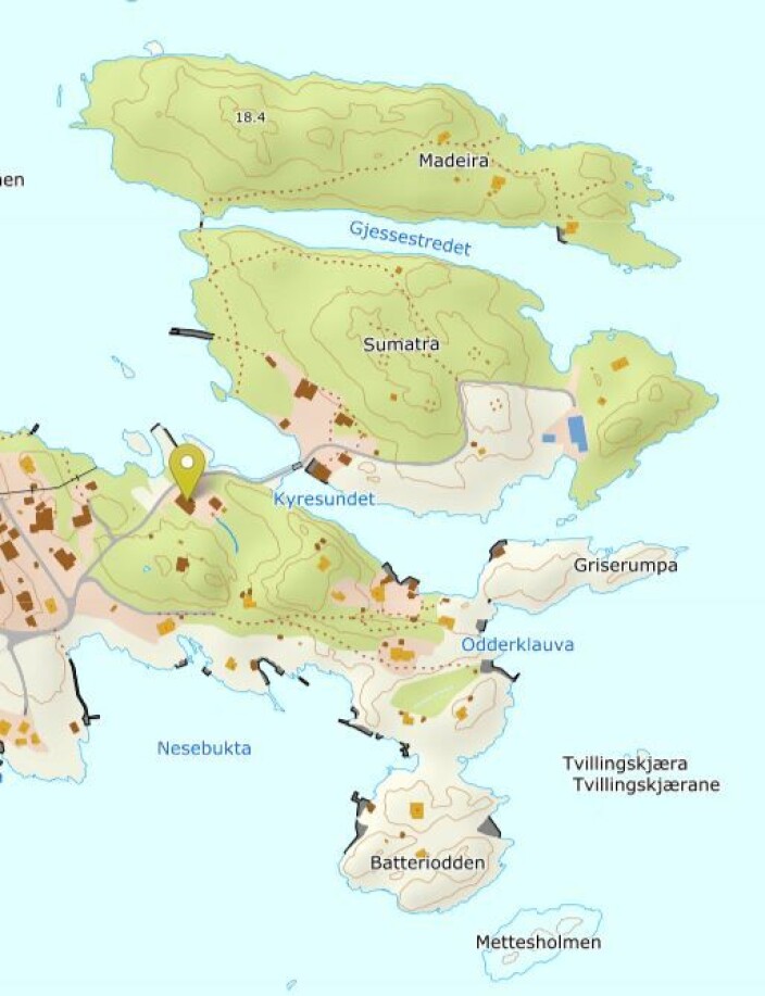 Utsnitt av noregskartet med eigedomen Paradis markert. Legg merke til holmane Sumatra og Madeira som ligg rett nordom. Utsnitt av noregskartet med eigedomen Paradis markert. Legg merke til holmane Sumatra og Madeira som ligg rett nordom.
