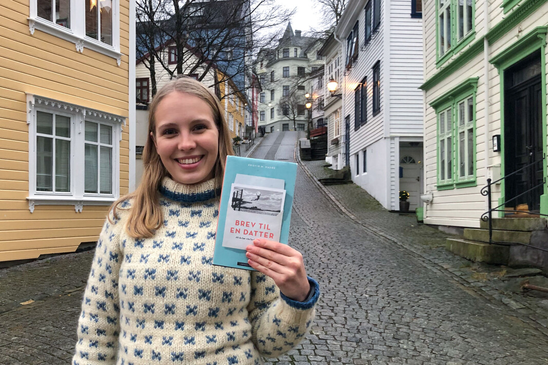 Cora Gabrielle Møller Jensen anbefaler alle andre UiB-ere, særlig yngre kvinner, å lese boken Brev til en datter av Kristin M. Hauge om likestillingskampen i Norge. Cora Gabrielle Møller Jensen anbefaler alle andre UiB-ere, særlig yngre kvinner, å lese boken Brev til en datter av Kristin M. Hauge om likestillingskampen i Norge.