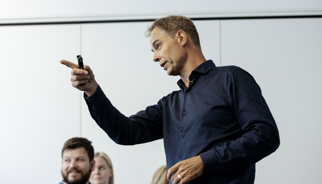 Professor Jens E. Kjeldsen er leder for talekonkurransen Ta ordet! Dette bildet er fra forberedelser til konkurransen. Professor Jens E. Kjeldsen er leder for talekonkurransen Ta ordet! Dette bildet er fra forberedelser til konkurransen.