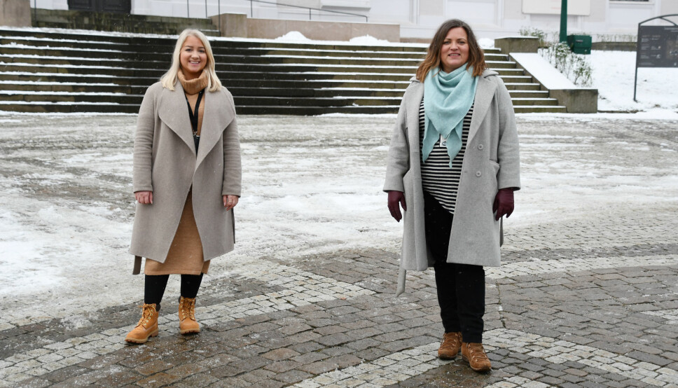 Studentparlamentsleder Sandra Krumsvik og HR-direktør Sonja Irene Dyrkorn.
