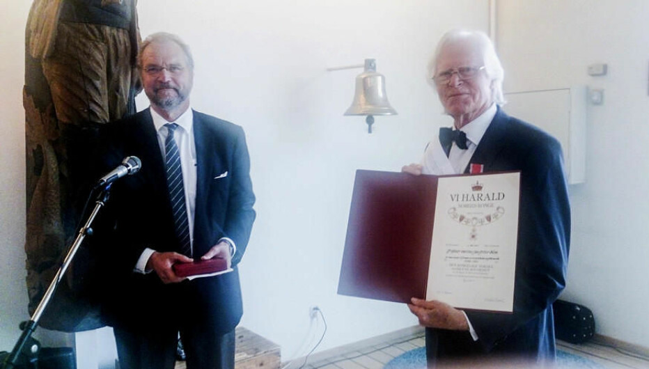 Jan-Petter Blom mottok St. Olavs Orden av statsforvalter Lars Sponheim i 2014.