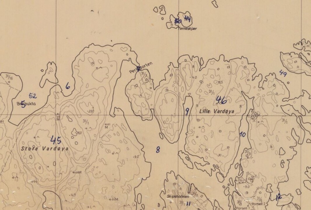 Kart med stadnamn innsamla til Norsk Stadnamnarkiv. Namnet Perleporten har talet sju på seg - same som på setelen nedanfor med omtalen av staden. Kart med stadnamn innsamla til Norsk Stadnamnarkiv. Namnet Perleporten har talet sju på seg - same som på setelen nedanfor med omtalen av staden.