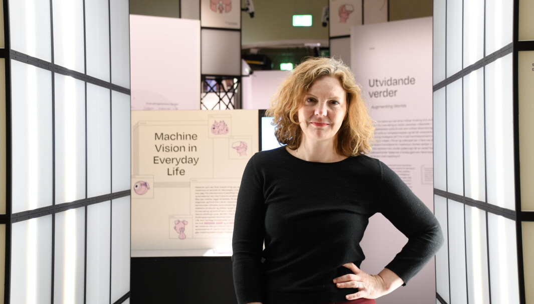 Professor Jill Walker Rettberg på utstillingen Maskinsyn, som åpner 19. mars. Professor Jill Walker Rettberg på utstillingen Maskinsyn, som åpner 19. mars.