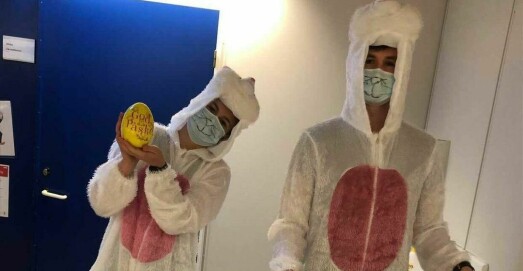 Torsdagsbildet: Overraska studentar med påske-egg