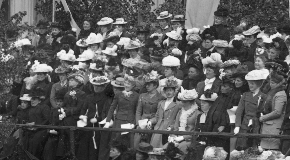 17. mai 1901 var alle til stede for å delta i «avsløringen» av Ole Bulls statue! Foto: Billedsamlingen, UBB.