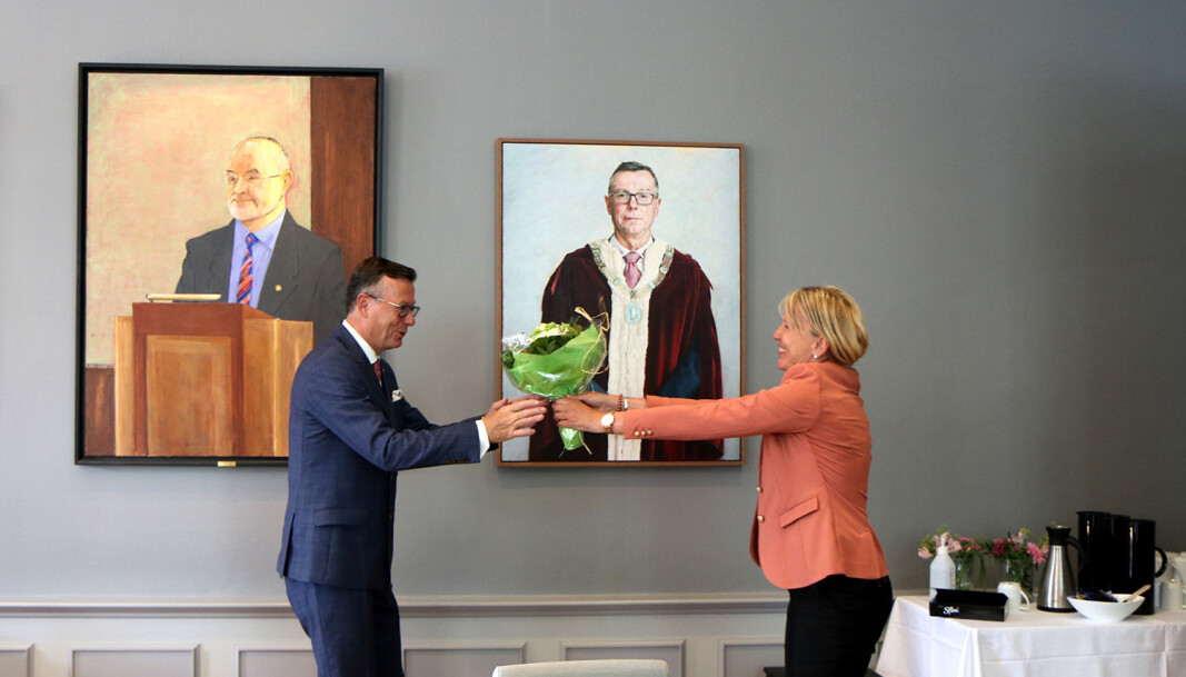 Under seremonien ble Dag Rune Olsen behørig takket av ved rektor Margareth Hagen og Olsens tidligere rektorat. Under seremonien ble Dag Rune Olsen behørig takket av ved rektor Margareth Hagen og Olsens tidligere rektorat.