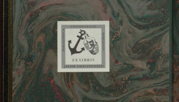 Detaljer fra den innbundne boken med Dickens’ brev datert 25. februar 1848 : nydelig håndlaget marmorert papir med gulldetaljer, i tillegg til Jacob Christensens ExLibris-merke. Detaljer fra den innbundne boken med Dickens’ brev datert 25. februar 1848 : nydelig håndlaget marmorert papir med gulldetaljer, i tillegg til Jacob Christensens ExLibris-merke.