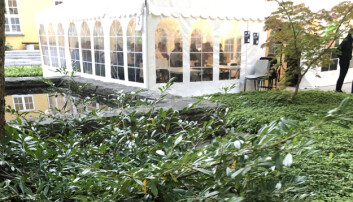 Teltet på Sydneshaugen skole. Teltet på Sydneshaugen skole.
