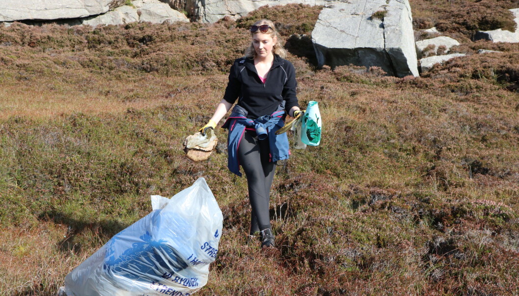 Miljøkoordinator Helene Wiken under Strandryddeuka i fjor. Miljøkoordinator Helene Wiken under Strandryddeuka i fjor.