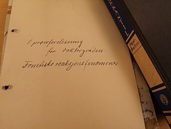 Den første prøveforelesningen for doktorgraden var om fonetiske reaksjonsfenomen. Hallfrid har tatt var på forelesningene sine, dem hun holdt før disputasen og etter. Den første prøveforelesningen for doktorgraden var om fonetiske reaksjonsfenomen. Hallfrid har tatt var på forelesningene sine, dem hun holdt før disputasen og etter.