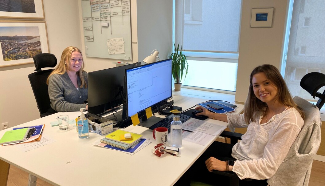 Sara Huse og Maja Elisabeth Augestad Breistøl har praksis gjennom utdanningen sin på UiB sitt Brusselkontor. Sara Huse og Maja Elisabeth Augestad Breistøl har praksis gjennom utdanningen sin på UiB sitt Brusselkontor.