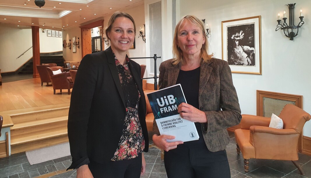 Forskningsdirektør Benedicte Løseth og rektor Margareth Hagen etter at de presenterte UiB FRAM-rapporten for dekanene. Forskningsdirektør Benedicte Løseth og rektor Margareth Hagen etter at de presenterte UiB FRAM-rapporten for dekanene.