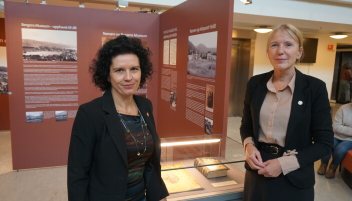 Bibliotekets direktør Maria-Carme Torras og rektor Margareth Hagen. Bibliotekets direktør Maria-Carme Torras og rektor Margareth Hagen.