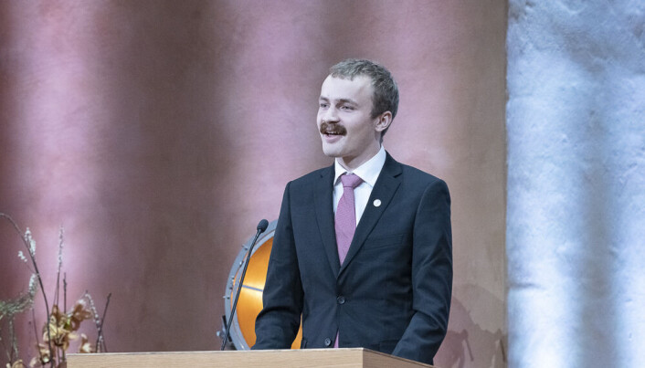 Studentparlamentsleder Thomas Helland-Hansen gratulerte fra studentene. Studentparlamentsleder Thomas Helland-Hansen gratulerte fra studentene.