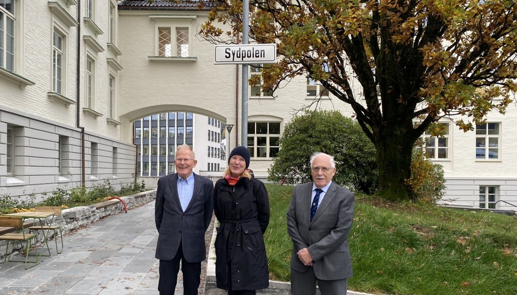 Rektor Margareth Hagen sammen med Thor Kvinge og Arne Foldvik. Rektor Margareth Hagen sammen med Thor Kvinge og Arne Foldvik.
