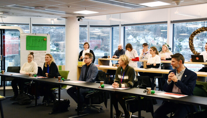 Juryen besto av nestleder i Studentparlamentet Elida Linnea Slettum, avdelingsdirektør Benedicte Løseth, assisterende universitetsdirektør Tore Tungodden, leder i VIS Innovasjon Stine Fiksdal og avdelingsdirektør Christen Soleim. Juryen besto av nestleder i Studentparlamentet Elida Linnea Slettum, avdelingsdirektør Benedicte Løseth, assisterende universitetsdirektør Tore Tungodden, leder i VIS Innovasjon Stine Fiksdal og avdelingsdirektør Christen Soleim.