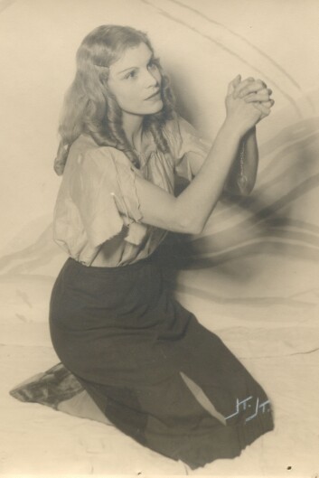 Norma Balean som Sonja i 1947. Norma spilte Sonja i hele tre oppsettinger på DNS. Fotograf: Knud Knudsen. Norma Balean som Sonja i 1947. Norma spilte Sonja i hele tre oppsettinger på DNS. Fotograf: Knud Knudsen.