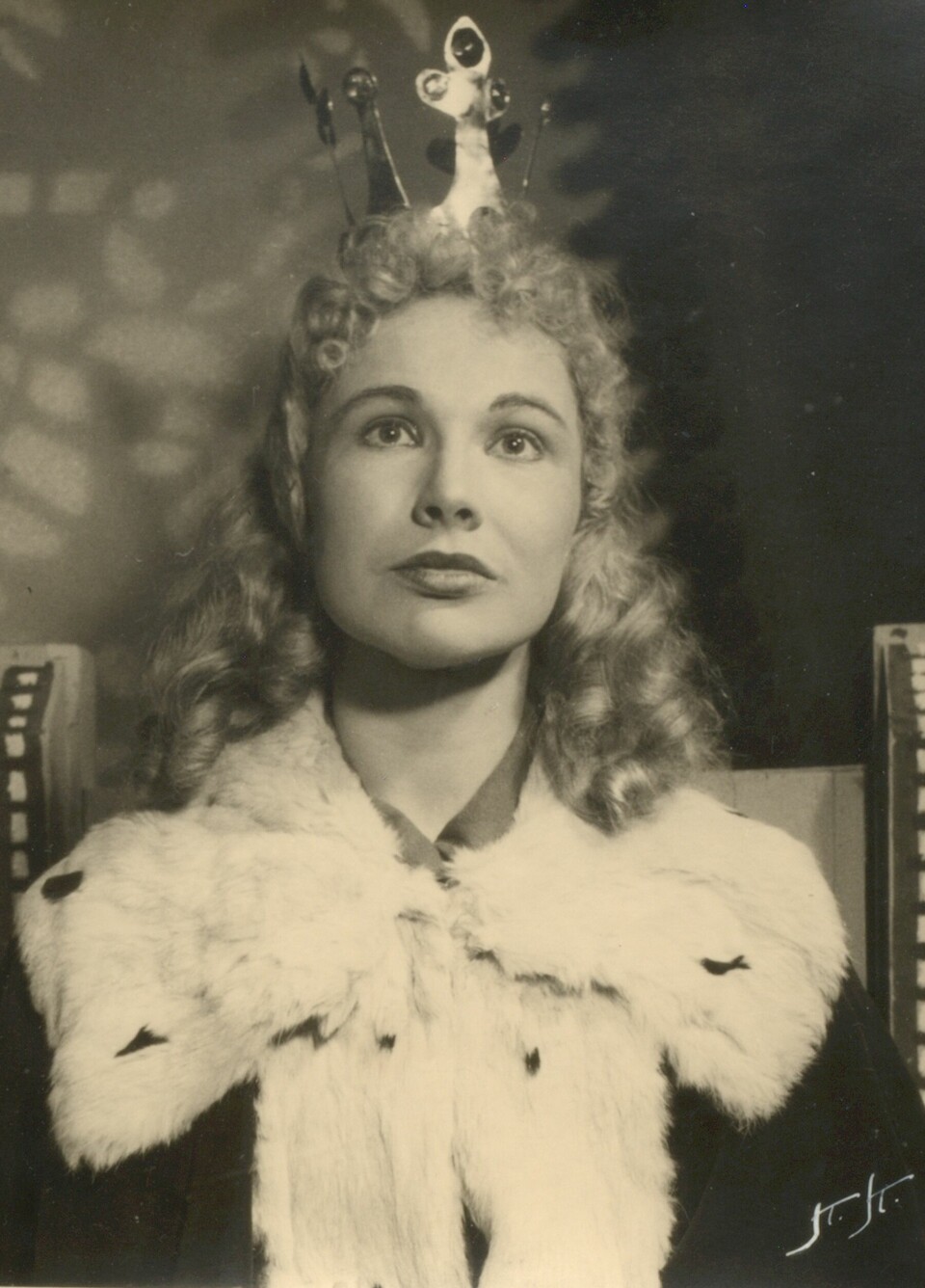 Ingebjørg Sem som Sonja i 1955. Ingebjørg var gift med Tor Stokke, og er også moren til Linn Stokke. Fotograf: Knud Knudsen.