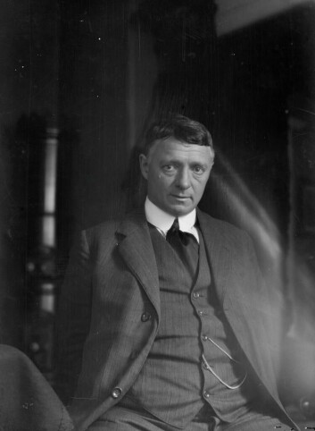 ”Mig selv sittende – opt. F. Meltzersgate». Ralph Lindequist Wilson (ubb-wil-f-026). ”Mig selv sittende – opt. F. Meltzersgate». Ralph Lindequist Wilson (ubb-wil-f-026).
