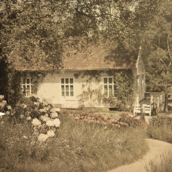 «Åstveit gård». Ralph Lindequist Wilson. Trolig 1910-årene. Autochrome (ubb-wil-y-003). «Åstveit gård». Ralph Lindequist Wilson. Trolig 1910-årene. Autochrome (ubb-wil-y-003).