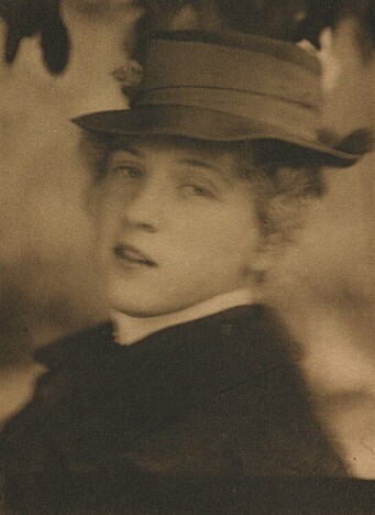 “Miss S. R.” Alfred Stieglitz. 1905. “Miss S. R.” Alfred Stieglitz. 1905.
