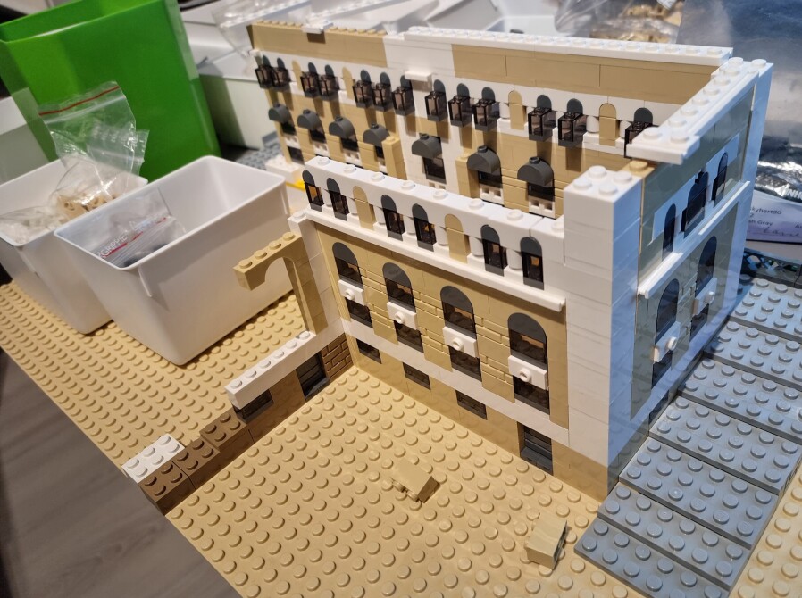 Bilde 1 av 8: Legomuseet tar form. Foto: Svein Tore Bidne Bøe. Bruk pilene til å navigere.