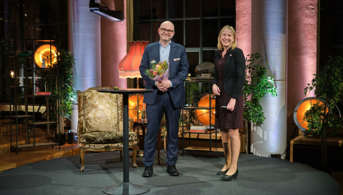 UiB-rektor Margareth Hagen takket Svendsen for innsatsen. UiB-rektor Margareth Hagen takket Svendsen for innsatsen.