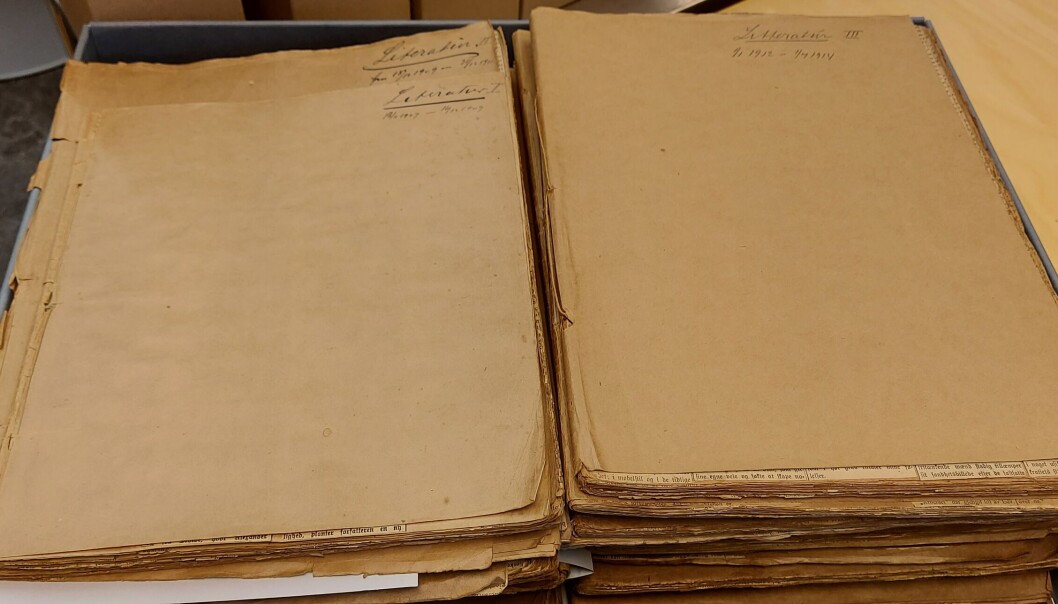 Ifra rundt 1905 samlet Paulson sine anmeldelser i egne klippbøker. Disse kan du i dag studere ved Manuskript- og librarsamlingen, UB. Ifra rundt 1905 samlet Paulson sine anmeldelser i egne klippbøker. Disse kan du i dag studere ved Manuskript- og librarsamlingen, UB.