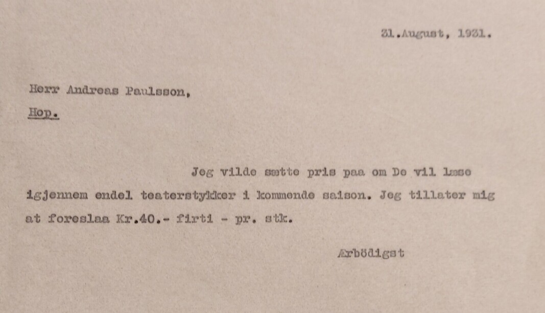A.P. elsket teateret. På grunn av sitt store kjennskap til alle former for litteratur, ble han også brukt som konsulent av Den Nationale Scene. Her, utsnitt fra noe av korrespondansen mellom DNS og Andreas Paulson. A.P. elsket teateret. På grunn av sitt store kjennskap til alle former for litteratur, ble han også brukt som konsulent av Den Nationale Scene. Her, utsnitt fra noe av korrespondansen mellom DNS og Andreas Paulson.