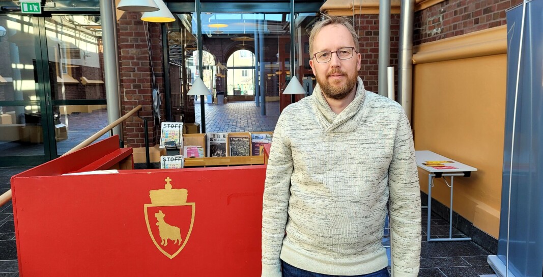 Knut Einar Skodvin forsker på internasjonal rett og internasjonal humanitærrett og har blitt hyppig kontaktet av media for uttalelse om kringen i Ukraina. Knut Einar Skodvin forsker på internasjonal rett og internasjonal humanitærrett og har blitt hyppig kontaktet av media for uttalelse om kringen i Ukraina.