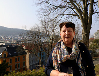 Jubilant Nina Karin Ellingsen seier mykje har endra seg ved UiB på 40 år, men at arbeidsmiljøet har vore godt. Jubilant Nina Karin Ellingsen seier mykje har endra seg ved UiB på 40 år, men at arbeidsmiljøet har vore godt.
