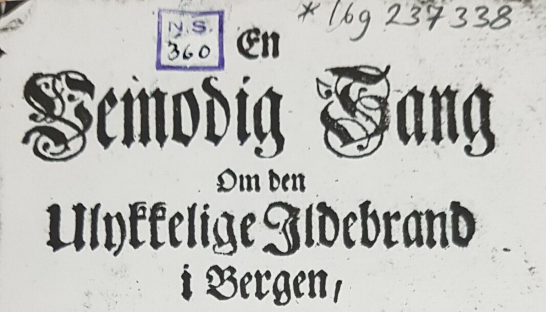 Tittelbladet til «En Vemodig Sang Om den Ulykkelige Ildebrand i Bergen». Tonen var hentet fra Kingos salme «Vaagn Op Og Slaa Paa Dine Strenge». Salmemelodien var imidlertid fra Hamburg. Tittelbladet til «En Vemodig Sang Om den Ulykkelige Ildebrand i Bergen». Tonen var hentet fra Kingos salme «Vaagn Op Og Slaa Paa Dine Strenge». Salmemelodien var imidlertid fra Hamburg.