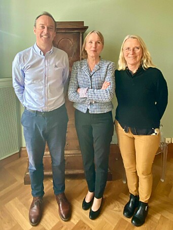 Leder for SAR Norge, Karen-Lise Scheie Knudsen fra Universitetet i Agder, sammen med UiB-rektor Margareth Hagen og CMI-direktør Espen Villanger.
