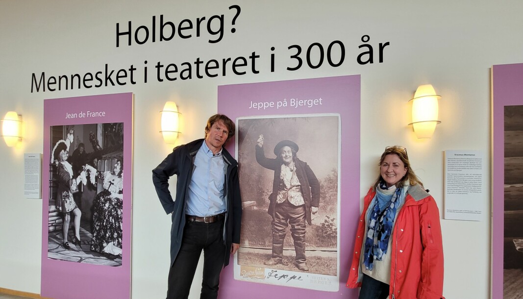 Jørgen Sejersted og Gina Dahl har ledet arbeidet med å lage utstillingen «Holberg? Mennesket i teateret i 300 år».