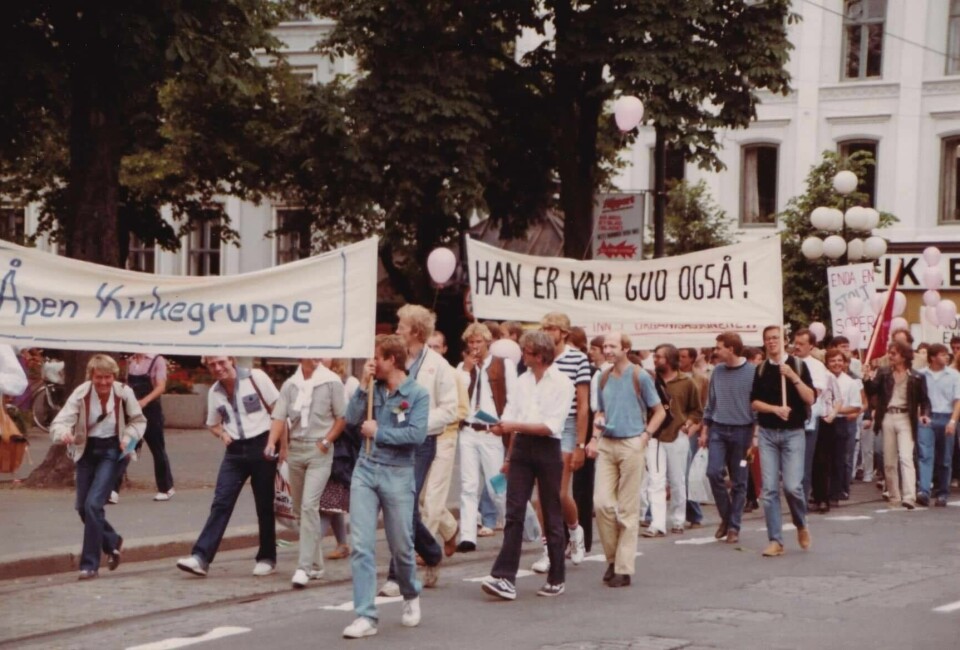 Fra Åpen Kirkegruppe i paraden 1982. Foto Vidar Knai/Fritt Fram/Skeivt arkiv.