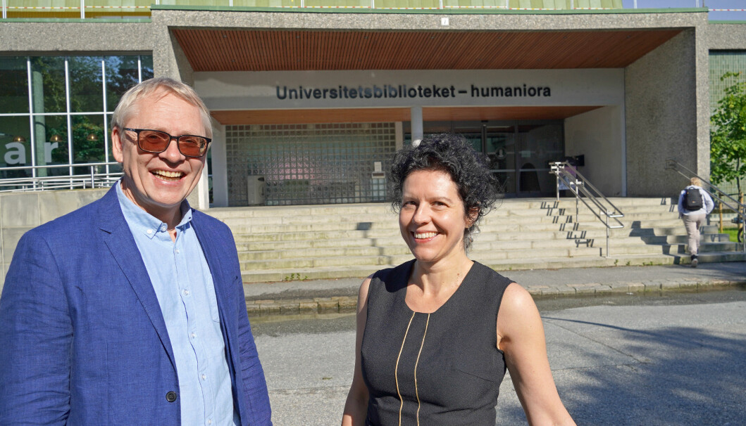 EIA-direktør Kjartan Nesset og direktør for Universitetsbiblioteket Maria-Carme Torras-Calvo