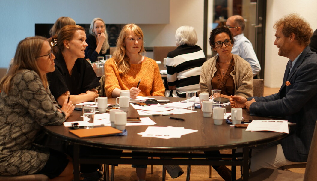 Pilotinstiuttene som deltar i UiB FRAMtid hadde et erfaringsdelingsseminar hvor de delte hva de har gjort/gjør for å legge bedre tilrette for sammenhengede tid til forskning. Pilotinstiuttene som deltar i UiB FRAMtid hadde et erfaringsdelingsseminar hvor de delte hva de har gjort/gjør for å legge bedre tilrette for sammenhengede tid til forskning.