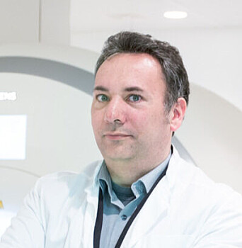 – Nå kan vi gjøre studier der vi undersøker hjernen mens personen beveger seg rundt eller samhandler med andre, forklarer Karsten Specht, professor ved Institutt for biologisk og medisinsk institutt (IBMP), Det psykologiske fakultet, UiB. – Nå kan vi gjøre studier der vi undersøker hjernen mens personen beveger seg rundt eller samhandler med andre, forklarer Karsten Specht, professor ved Institutt for biologisk og medisinsk institutt (IBMP), Det psykologiske fakultet, UiB.