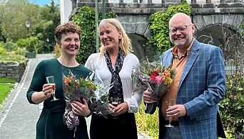 Markering for SFF Senter for digitale fortellinger. F.v. Jill Walker Rettberg, rektor Margareth Hagen og Scott Rettberg. Markering for SFF Senter for digitale fortellinger. F.v. Jill Walker Rettberg, rektor Margareth Hagen og Scott Rettberg.