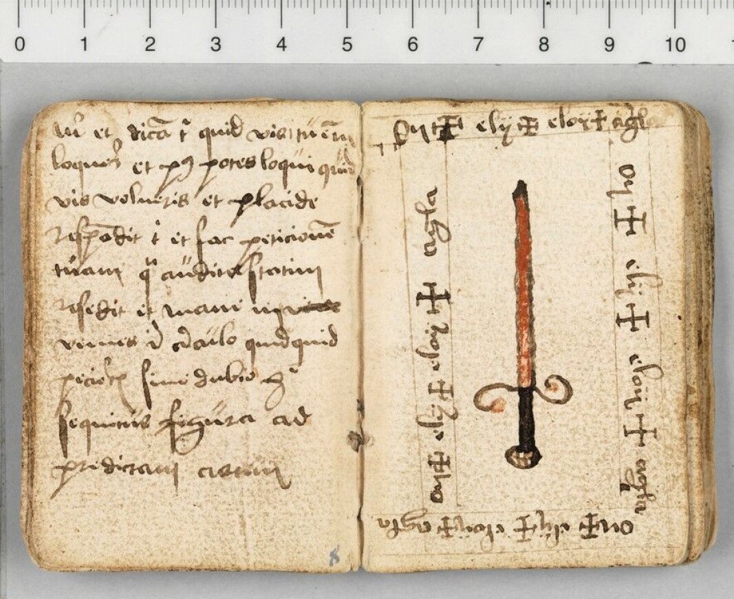 Vinjeboka, den eldste kjende svarteboka i Norden, vart funne godt bevart under eit kyrkjegolv, og datert til ca.1500. Vinjeboka, den eldste kjende svarteboka i Norden, vart funne godt bevart under eit kyrkjegolv, og datert til ca.1500.