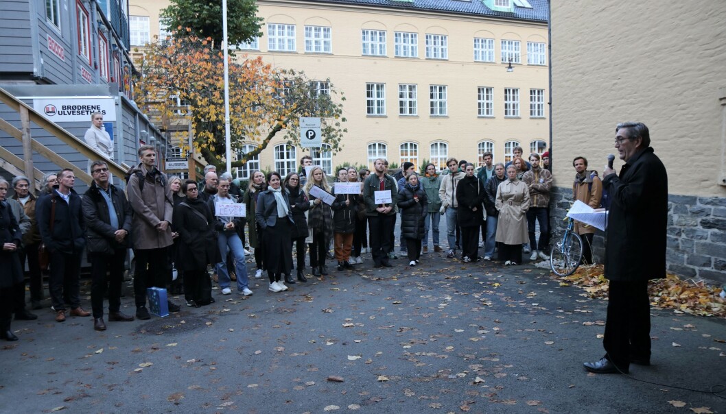 Dekan ved KMD, Frode Thorsen, var en av appellantene under demonstrasjonen. Dekan ved KMD, Frode Thorsen, var en av appellantene under demonstrasjonen.