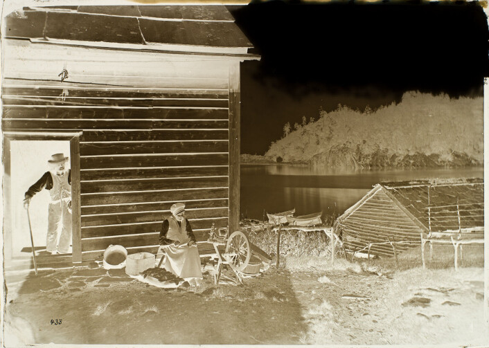 UBB-KK-1318-0438. Våtplatenegativ med tittelen «Parti af Øierhavn, Varaldsøen» ca. 1869. UBB-KK-1318-0438. Våtplatenegativ med tittelen «Parti af Øierhavn, Varaldsøen» ca. 1869.