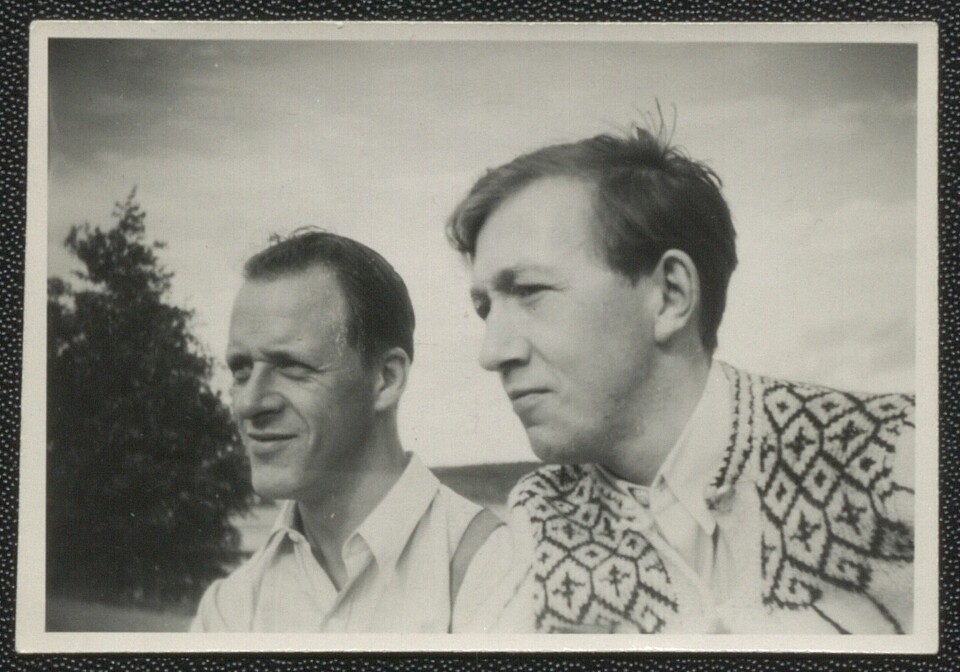Øivind Eckhoff (til venstre) og Arne Heli var samboere i en årrekke. Eckhoff gav i 1957 ut den første norske fagboka om homofili, «Vi som føler annerledes» under psevdonymet Finn Grodal, godt hjulpet av Heli.